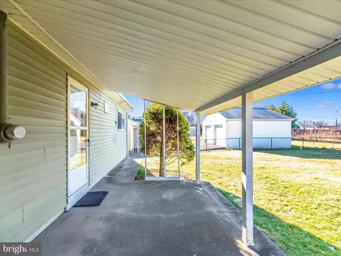 Exterior - 907 Young Pl, Frederick, MD 21702 photo 6 of 12