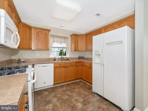 Kitchen - 595 Cawley Dr #4-2C, Frederick, MD 21703 photo 3 of 8