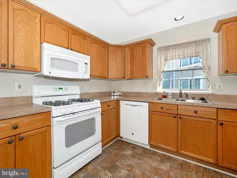 Kitchen - 595 Cawley Dr #4-2C, Frederick, MD 21703 photo 5 of 8