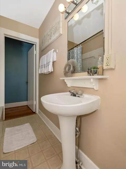 Bath - 228 E 7th St, Frederick, MD 21701 photo 4 of 4