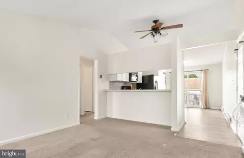 Living - 810 Chadwick Cir, Frederick, MD 21701 photo 2 of 4