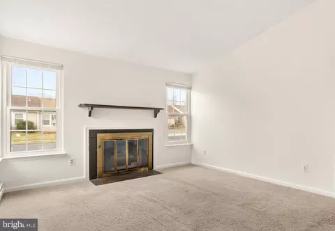 Living - 810 Chadwick Cir, Frederick, MD 21701 photo 4 of 4