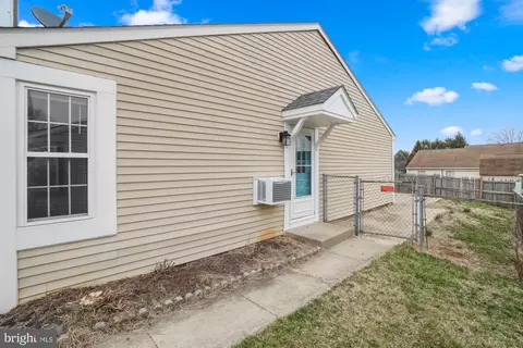 Exterior - 810 Chadwick Cir, Frederick, MD 21701 photo 5 of 9