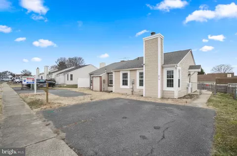 Exterior - 810 Chadwick Cir, Frederick, MD 21701 photo 6 of 9