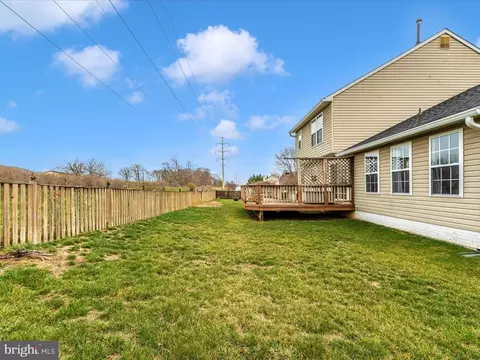 Exterior - 6818 Hallard Ct, Frederick, MD 21703 photo 7 of 10