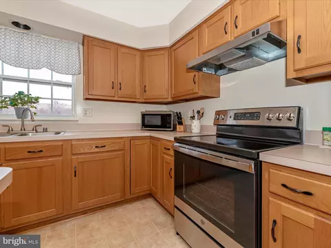 Kitchen - 6818 Hallard Ct, Frederick, MD 21703 photo 3 of 3
