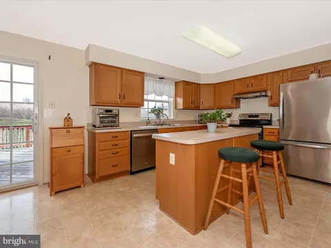 Kitchen - 6818 Hallard Ct, Frederick, MD 21703 photo 2 of 3