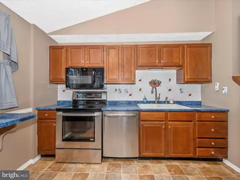 Kitchen - 6795 Singletree Ct, Frederick, MD 21703 photo 5 of 6