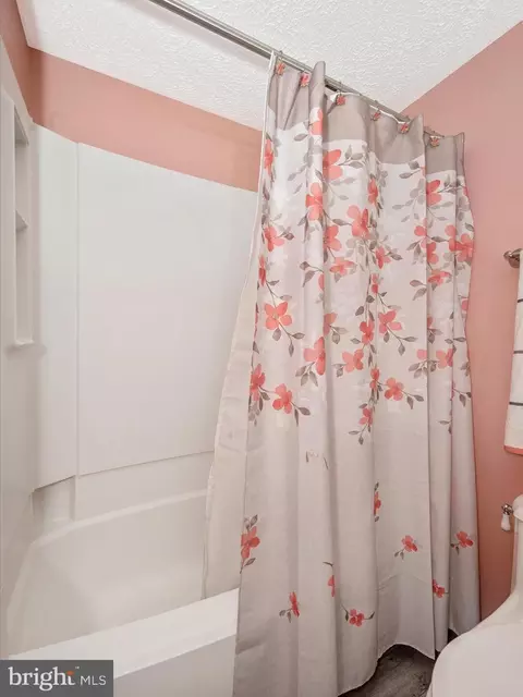 Bath - 6795 Singletree Ct, Frederick, MD 21703 photo 3 of 4