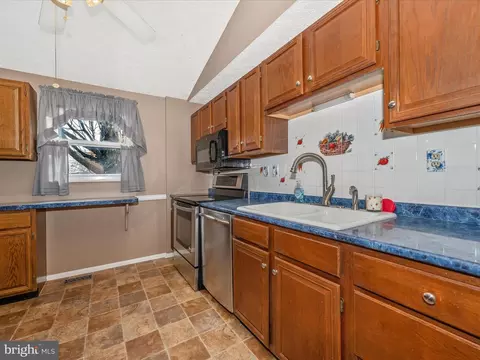 Kitchen - 6795 Singletree Ct, Frederick, MD 21703 photo 2 of 6