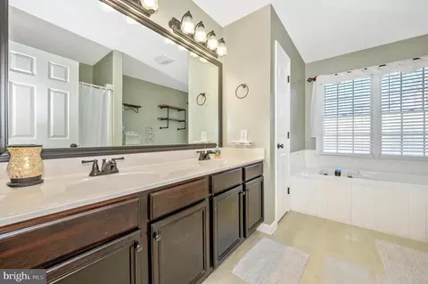 Bath - 2479 Wayside Ct, Frederick, MD 21703 photo 2 of 5