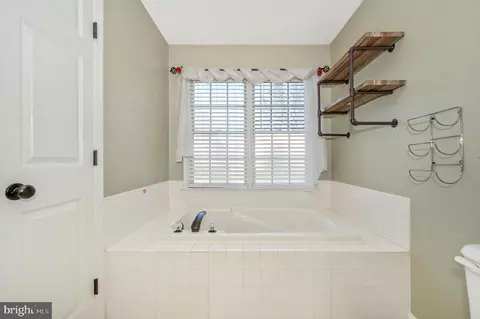 Bath - 2479 Wayside Ct, Frederick, MD 21703 photo 3 of 5