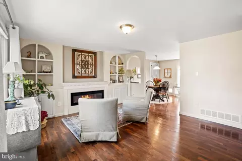 6797 Singletree Ct, Frederick, MD 21703 photo 2