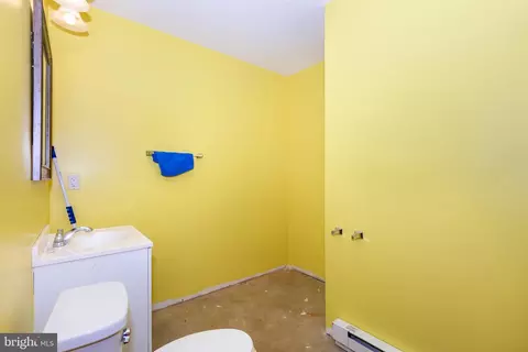 Bath - 4602 E Basford Rd, Frederick, MD 21703 photo 8 of 9