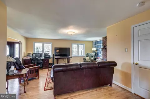 Living - 4602 E Basford Rd, Frederick, MD 21703 photo 3 of 6