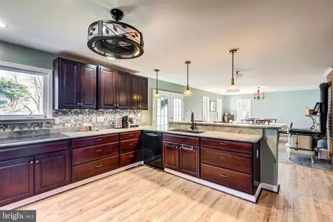 Kitchen - 4602 E Basford Rd, Frederick, MD 21703 photo 5 of 8