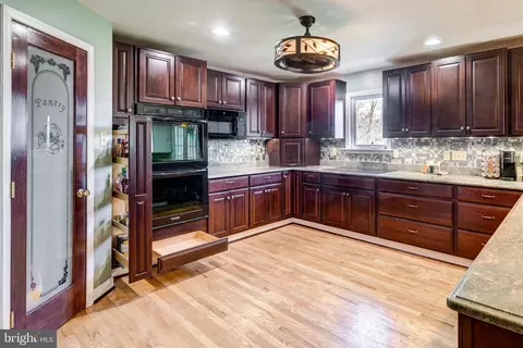 Kitchen - 4602 E Basford Rd, Frederick, MD 21703 photo 4 of 8