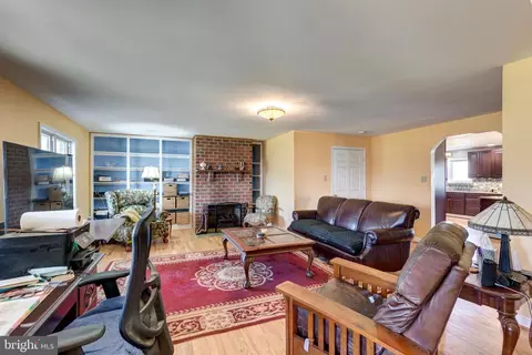 Living - 4602 E Basford Rd, Frederick, MD 21703 photo 5 of 6