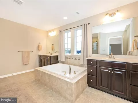 Bath - 1907 Culebra Ct, Frederick, MD 21702 photo 2 of 7