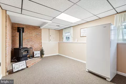 Living - 7016 Willow Tree Dr S, Middletown, MD 21769 photo 9 of 10