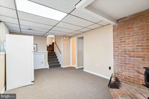 Living - 7016 Willow Tree Dr S, Middletown, MD 21769 photo 8 of 10