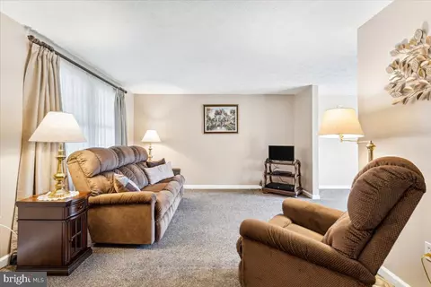 Living - 7016 Willow Tree Dr S, Middletown, MD 21769 photo 4 of 10