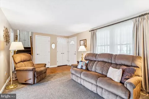 Living - 7016 Willow Tree Dr S, Middletown, MD 21769 photo 2 of 10