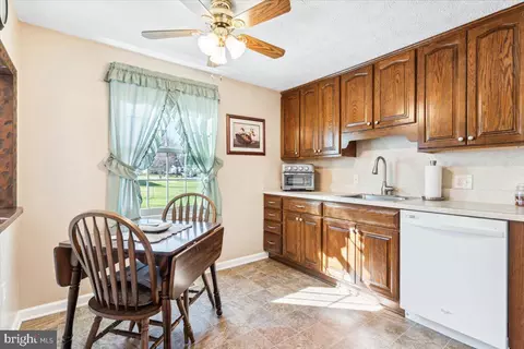 Kitchen - 7016 Willow Tree Dr S, Middletown, MD 21769 photo 2 of 3