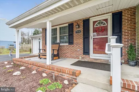 Exterior - 7016 Willow Tree Dr S, Middletown, MD 21769 photo 4 of 14
