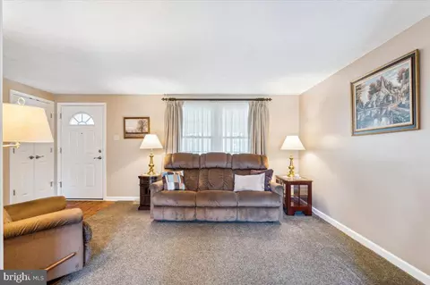 Living - 7016 Willow Tree Dr S, Middletown, MD 21769 photo 3 of 10