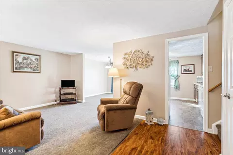 Living - 7016 Willow Tree Dr S, Middletown, MD 21769 photo 5 of 10