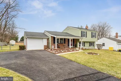Exterior - 7016 Willow Tree Dr S, Middletown, MD 21769 photo 6 of 14