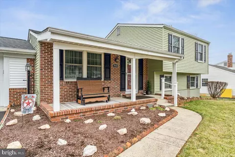 Exterior - 7016 Willow Tree Dr S, Middletown, MD 21769 photo 5 of 14