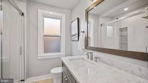Bath - 221 Washington St, Frederick, MD 21701 photo 2 of 4