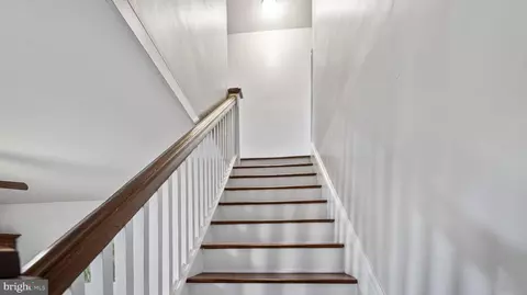 Entry Way - 221 Washington St, Frederick, MD 21701 photo 2 of 4