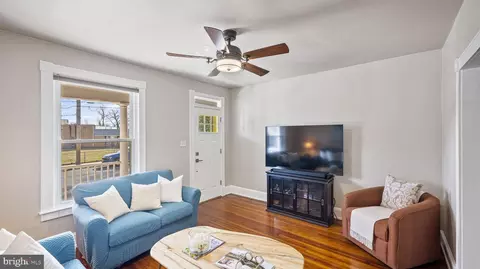 Living - 221 Washington St, Frederick, MD 21701 photo 2 of 4