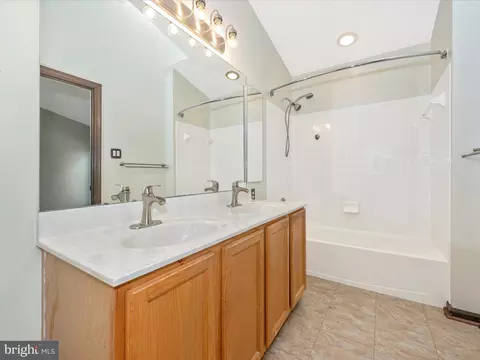 Bath - 9522 Bellhaven Ct, Frederick, MD 21701 photo 3 of 6