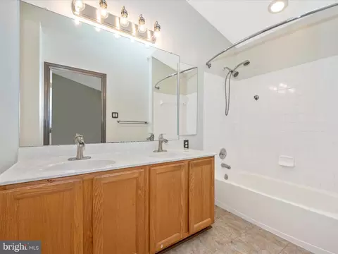 Bath - 9522 Bellhaven Ct, Frederick, MD 21701 photo 4 of 6