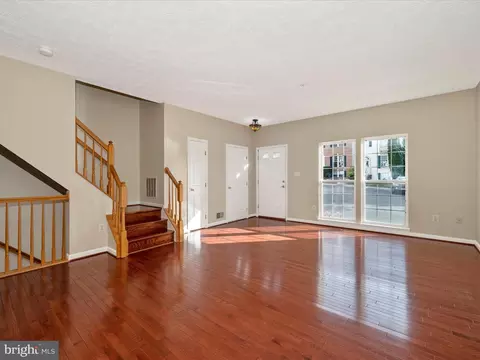 Living - 9522 Bellhaven Ct, Frederick, MD 21701 photo 4 of 9