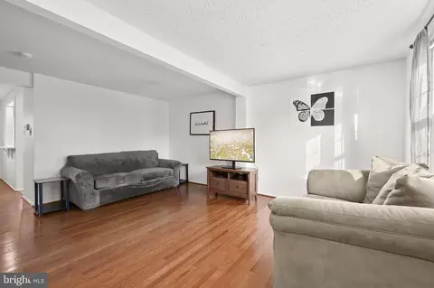 Living - 239 Canfield Ter, Frederick, MD 21702 photo 2 of 4