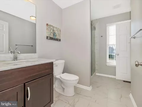 Bath - 97 Vicksburg Ct, Frederick, MD 21702 photo 4 of 5