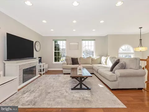 Living - 97 Vicksburg Ct, Frederick, MD 21702 photo 2 of 7