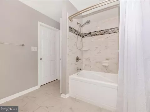 Bath - 97 Vicksburg Ct, Frederick, MD 21702 photo 2 of 5