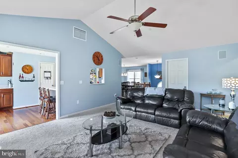 Living - 12031 Renner Rd, Keymar, MD 21757 photo 2 of 5