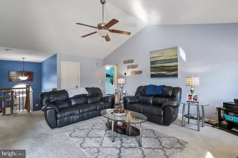 Living - 12031 Renner Rd, Keymar, MD 21757 photo 3 of 5