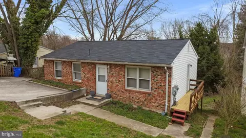 30 E St, Brunswick, MD 21716