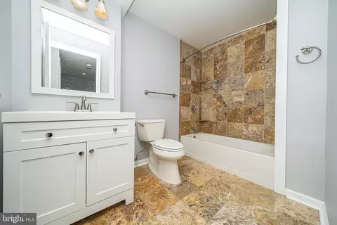 Bath - 5051 Croydon Ct, Frederick, MD 21703 photo 5 of 5