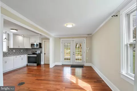 Living - 13 E St, Brunswick, MD 21716 photo 2 of 2