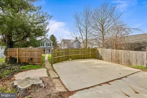 Exterior - 13 E St, Brunswick, MD 21716 photo 5 of 6