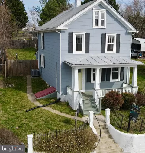 13 E St, Brunswick, MD 21716